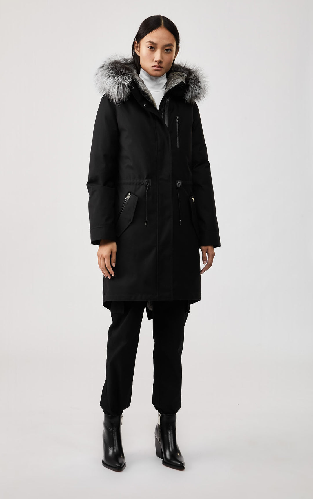 manteau Parka doublé de lapin et col en renard argente. 