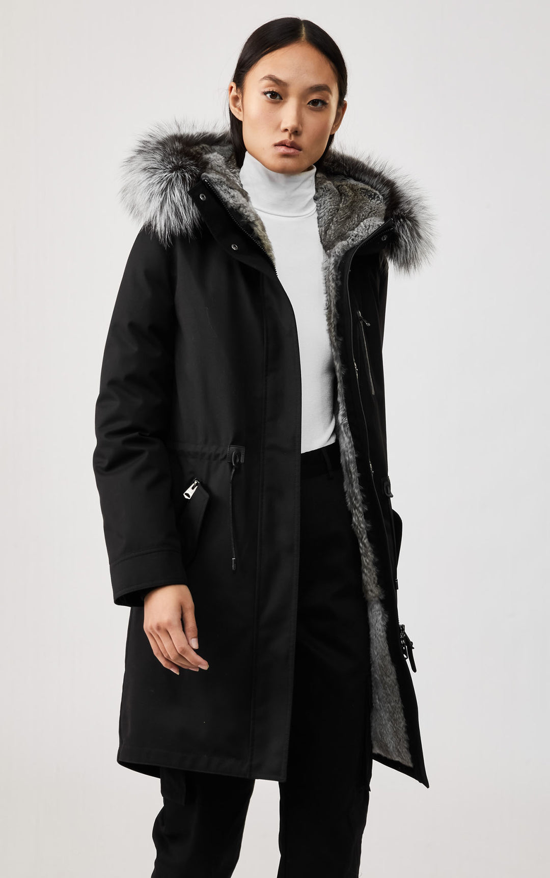 manteau Parka doublé de lapin et col en renard argente. 