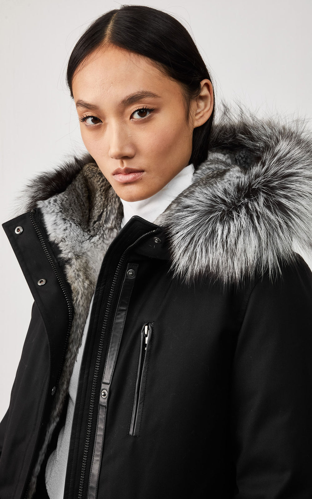 manteau Parka doublé de lapin et col en renard argente. 