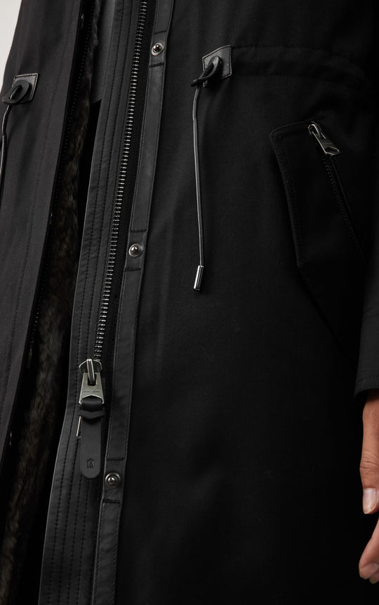 manteau Parka doublé de lapin et col en renard argente. 